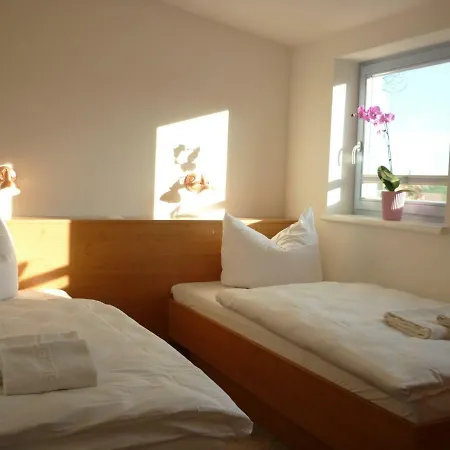 Apartment Feriewohnungen Zum Leuchtturm Bastorf